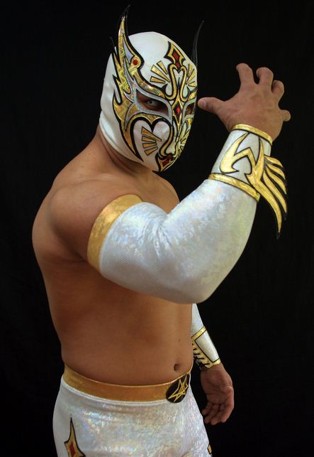 Luego de meses de incertidumbre sobre la salida de Sin Cara,  la empresa AAA ha presentado a su nueva estrella Myzteziz

El ex-Mistico del CMLL y ex...