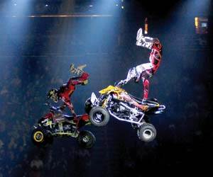 Las legendarias tribus Nuclear Cowboyz FMX, regresan con sus espectaculares motocicletas y acrobacias aéreas en una gira llena de acción, nunca antes...