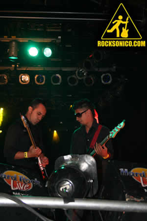 FOTO DE LOS AMANTES DE LOLA EN EL HARD ROCK LIVE